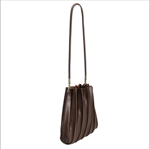 CARRIE PLEATED SHOULDER BAG | CHOCOLATE
