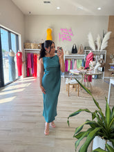 Load image into Gallery viewer, JADE OPEN BACK MIDI DRESS | EMERALD