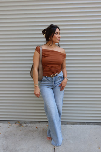 SADIE OFF THE SHOULDER RUCHING TOP | CAMEL