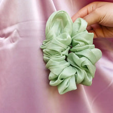Load image into Gallery viewer, JUMBO SCRUNCHIE