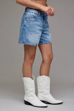 Load image into Gallery viewer, SAMMI MID RISE BARREL SHORTS | MED WASH