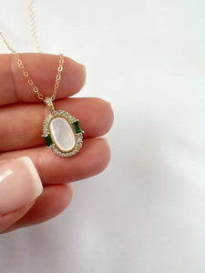 EMERALD MOTHER OF PEARL PENDANT NECKLACE