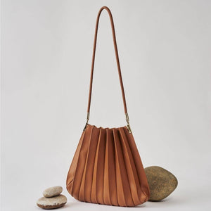 CARRIE PLEATED SHOULDER BAG | SADDLE