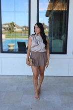 Load image into Gallery viewer, TAYLOR FRONT PLEATED MINI SKORT | DK TAUPE
