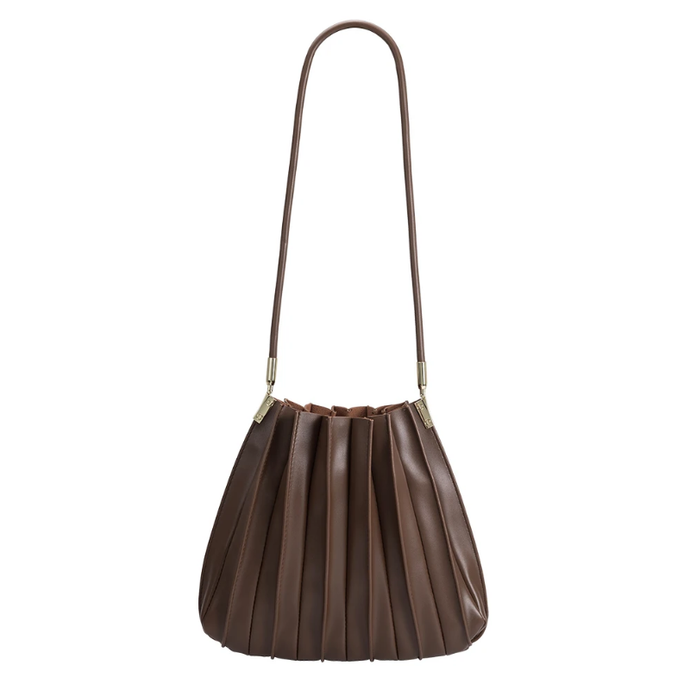 CARRIE PLEATED SHOULDER BAG | CHOCOLATE