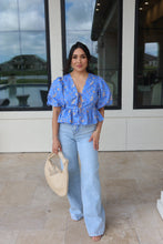 Load image into Gallery viewer, DAISY FLORAL BALLOON SLEEVE TOP | BLUE