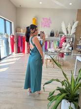 Load image into Gallery viewer, JADE OPEN BACK MIDI DRESS | EMERALD