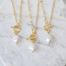 Load image into Gallery viewer, PEARL TOGGLE NECKLACE