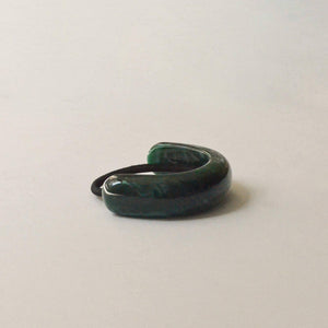 WIDE ARCH ACRYLIC PONYTAIL HAIR TIE | EMERALD