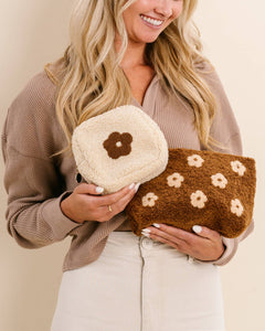 FLOWER TEDDY POUCH | CARAMEL