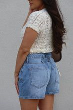 Load image into Gallery viewer, SAMMI MID RISE BARREL SHORTS | MED WASH