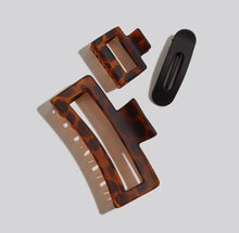 Load image into Gallery viewer, RECYCLED PLASTIC ASSORTED CLAW CLIPS