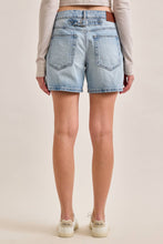 Load image into Gallery viewer, SAMMI MID RISE BARREL SHORTS | LIGHT WASH