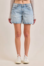 Load image into Gallery viewer, SAMMI MID RISE BARREL SHORTS | LIGHT WASH